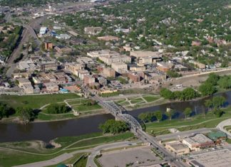 Американец 8 сезонов феерил в КХЛ, а теперь стал мэром в США. Убрал политика, который руководил 20 лет подряд