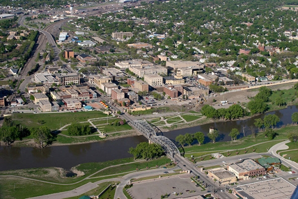 Американец 8 сезонов феерил в КХЛ, а теперь стал мэром в США. Убрал политика, который руководил 20 лет подряд