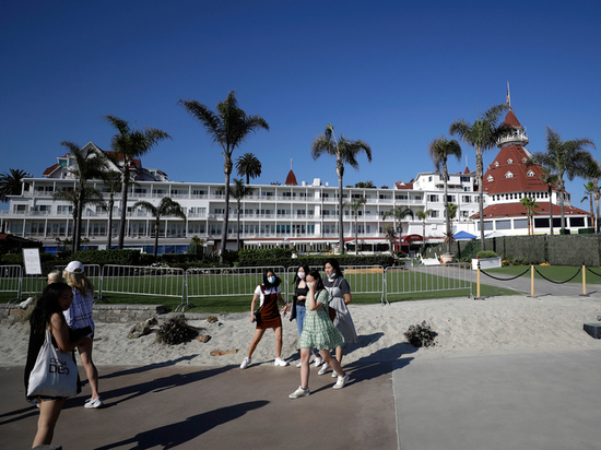 Американская актриса русского происхождения рассказала, почему Голливуд выступил за карантин