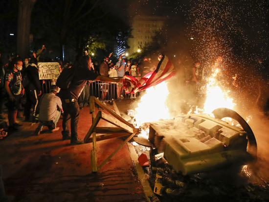 Американские погромы: кому выгодно обвинить Россию в беспорядках