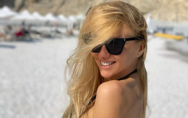 Оля Полякова снялась в бикини на яхте