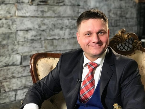 Дочь Ефремова разыскивает мать: замки новые, из квартиры исходит запах