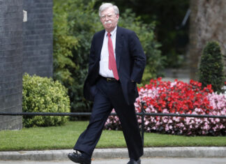 Болтон: Трамп обещал Ким Чен Ыну подумать над возможностью отмены санкций ООН