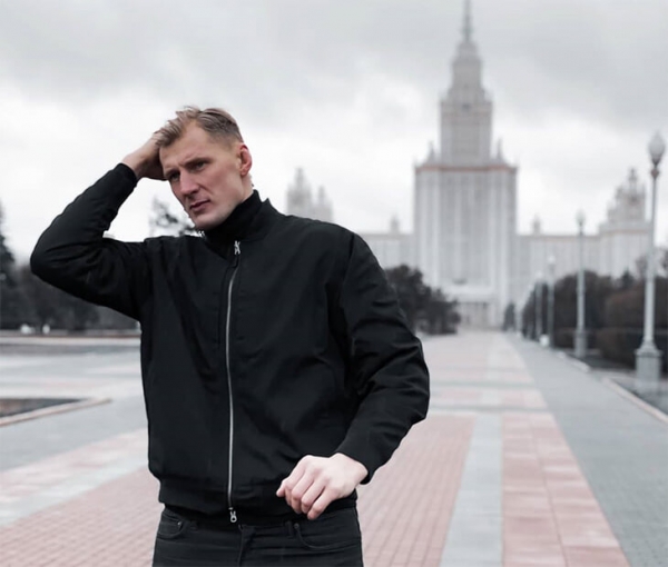 &laquo;Нам выдают еду и воду, чтобы не шлялись по Лас-Вегасу&raquo;. Интервью Александра Волкова, которому на выходных драться с топ-бойцом UFC