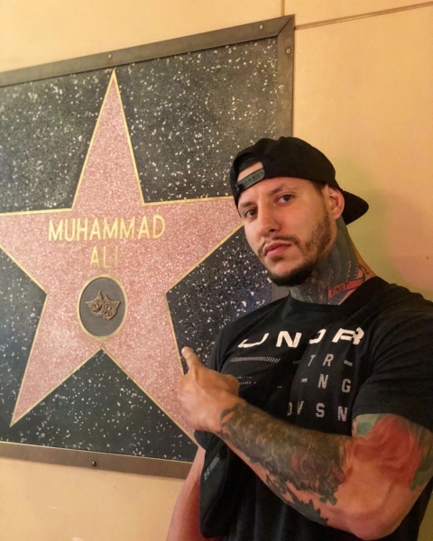 Украинская модель с 13-м размером груди дебютирует в ММА. На первый бой пригласят Конора