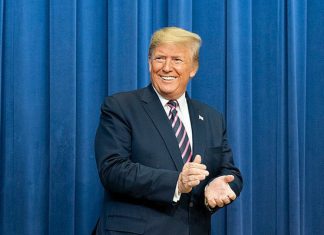 Трамп решил проводить митинги по телефону из-за пандемии