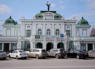 Омская драма начнет сезон с «французской» премьеры