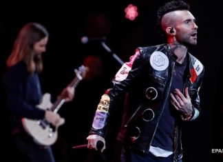 Maroon 5 выпустили снятый на смартфон клип