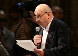 Худрук МХТ им. Чехова отреагировал на слухи о конфликте при сборе труппы