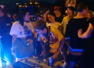 В Екатеринбурге молодежь устроила дискотеку под окнами правительства региона