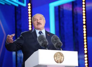 Лукашенко констатировал зависть россиян и украинцев к жизни в Белоруссии