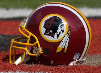 В США давно воюют со словом «Редскинз» («Краснокожие») в названии клуба. Под давлением Black Lives Matter команда согласилась переименоваться