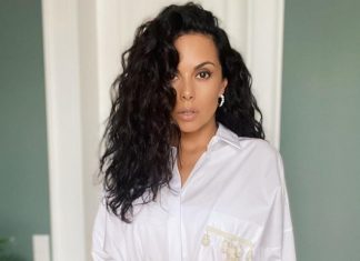 Настя Каменских снялась голой на лугу