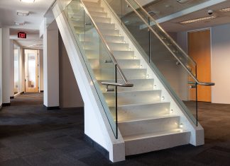 ЛЕСТНИЦЫ И СТУПЕНИ ИЗ ИСКУССТВЕННОГО КАМНЯ