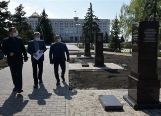 На площади Славы торжественно открыли Аллею маршалов