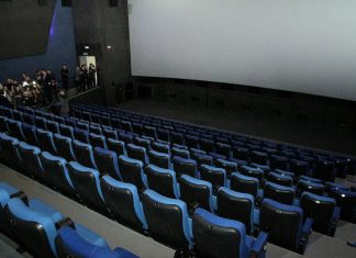 Кинотеатры уже открылись, но туда никто не идет