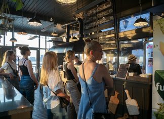 Welcome, McDonald’s? На Кремлевской набережной закрываются все «зиганшинские» рестораны