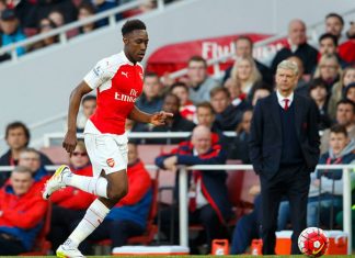 В 2014-м Венгер вел переговоры по Уэлбеку, стоя в очереди на фото с Папой Римским