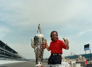 Кажется, двукратный чемпион «Ф-1» прячется от долгов на $10 миллионов. Пытается выставить себя банкротом