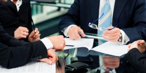 Как найти адвоката по экономическим преступлениям и адвоката по уголовным делам о ДТП