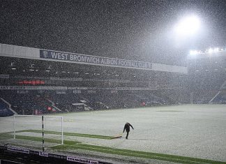 ❄️ Зимняя сказка на матче «Арсенала»: по арене кружили снежинки, поле завалило два раза. А у лондонцев лучший отрезок сезона