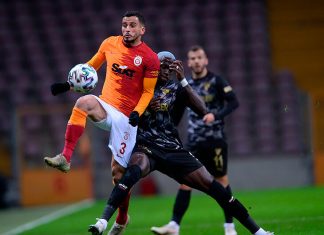 Защитник «Галатасарая» попал в больницу: у него в руке взорвался фейерверк и серьезно повредил глаза