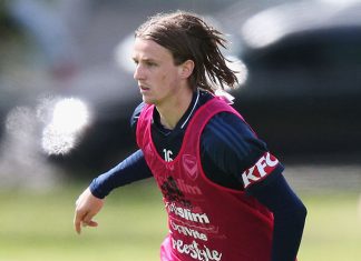 «Фанаты писали, что убьют меня, если подведу». Футболист из Австралии приостановил карьеру из-за хейта в соцсетях