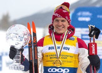 Таких кадров еще не было: Большунову вручили Кубок мира, он прыгал от счастья на пьедестале