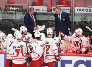 Герои второй победы «Авангарда» – видеотренеры: с их подачи отменили два гола. Это добило «Автомобилист»