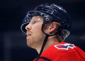 «Вашингтон» остался без лучшего оборонительного центра. Без него уже проиграли овертайм второго матча – некому сдержать звено Бержерона