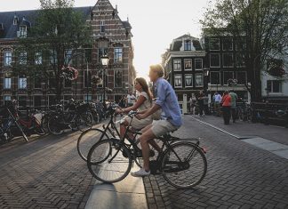 Катаетесь на велосипеде? А правила дорожного движения знаете? Давайте разбираться