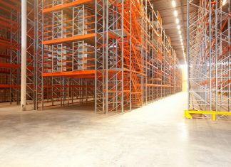 Почему большинство современных складских комплексов укомплектовано стеллажами разных конструкций?