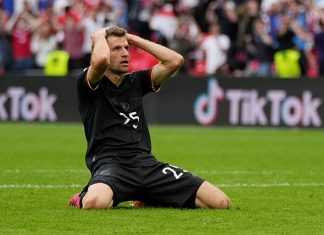 Эмоции Евро: Дания и Финляндия переживают за Эриксена, Погба танцует, а Спинаццола все понимает