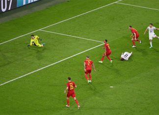 Италия взбесила хитростями: Иммобиле резко исцелился, когда забили, а в концовке валялись все подряд