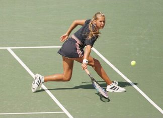 Курникова сыграла на Олимпиаде еще в 15. Она вообще спешила строить карьеру и сводить фанатов с ума красотой