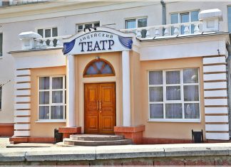 Омская молодежь может бесплатно сходить в любой театр страны