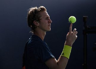 Только в США мужчины и женщины играют в теннис разными мячами. Даже турниры не знают почему