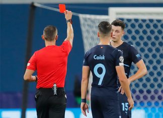 Необычная красная, добившая соперника «Зенита»: за игру рукой в 30 метрах от ворот