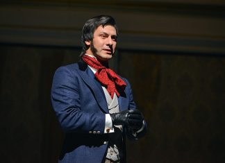 «Свадьбу Кречинского» в Омской драме поставили под конкретного артиста