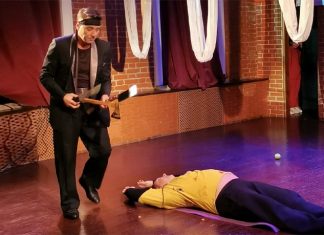 В «Арт-центре на Любинском» жонглировали холодным оружием