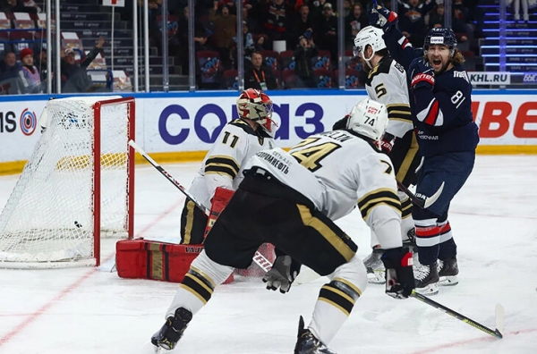 В седьмом матче «Магнитка» показала просто идеальную защиту против «Авангарда». Пластались, боролись, терпели