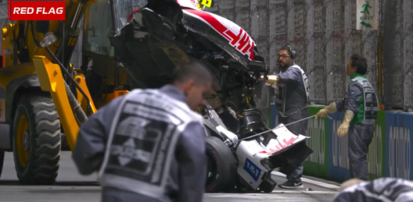 Шумахер сурово влетел в стену: половина машины – вдребезги, половина – просто отвалилась