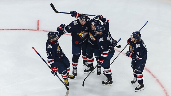 В седьмом матче «Магнитка» показала просто идеальную защиту против «Авангарда». Пластались, боролись, терпели