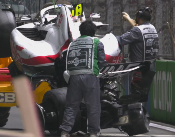 Шумахер сурово влетел в стену: половина машины – вдребезги, половина – просто отвалилась