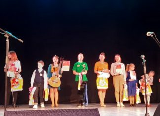 Фестиваль авторской песни и поэзии «Камертон» вернул омичей в СССР