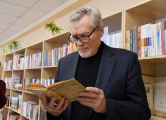 Народный артист России Александр Михайлов открыл сельский ДК в Омской области