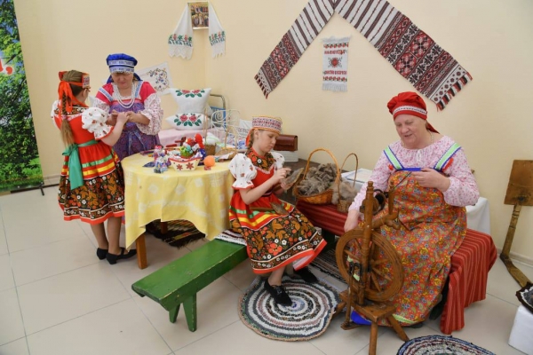 Народный артист России Александр Михайлов открыл сельский ДК в Омской области 