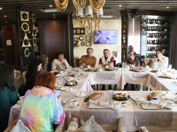 В Москве во время показа спектакля Омской драмы зрители украли табуретку