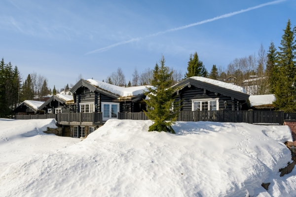 Продается любимая зимняя дача Шумахера – всего за €3,8 млн. Там бронированные стекла, тренажерка, 10 спален и зал игровых автоматов