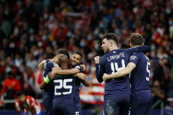 «Лежали на газоне и тянули время». Это игроки «Атлетико» говорят о «Сити» 🤯